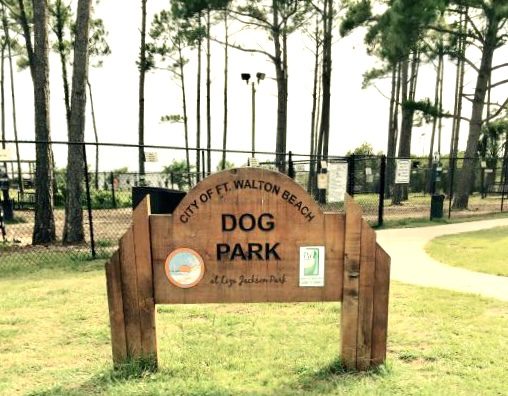 Sign at the front of the dog park in Fort Walton Beach
