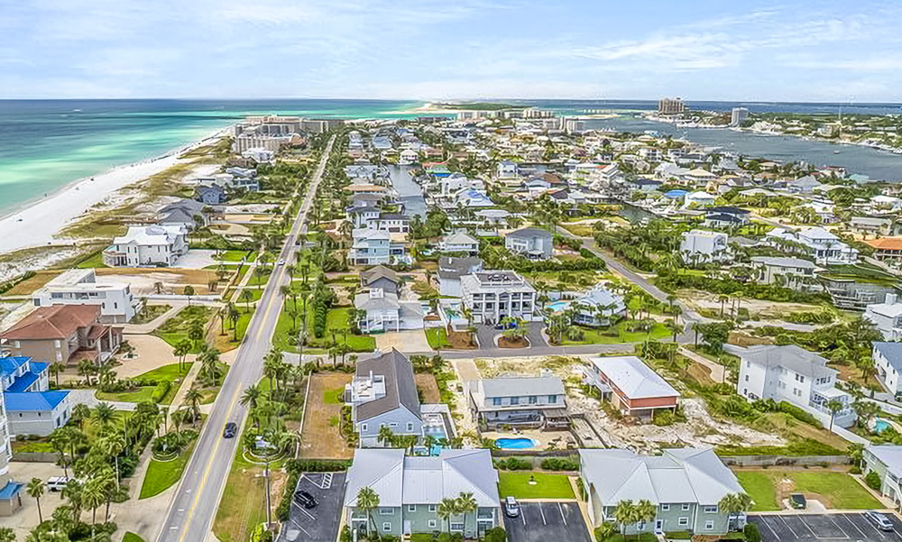 Holiday Isle neighborhood in Destin Florida